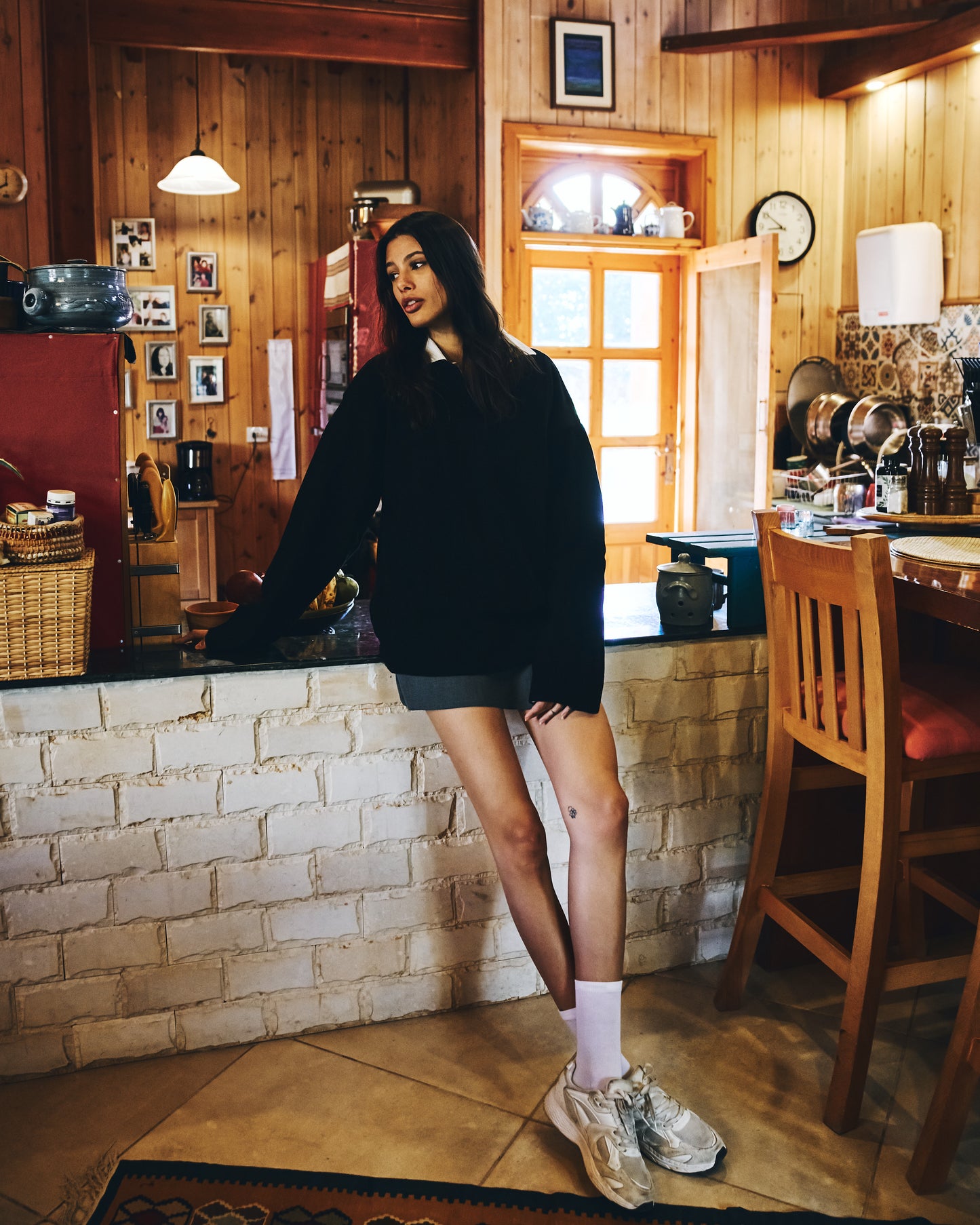 Black Knitted Collar Sweatshirt